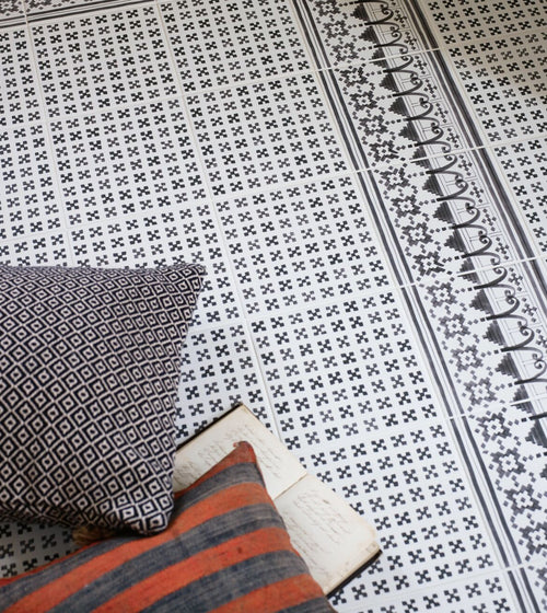 Casino Dealer Patterned Border Wall Tiles